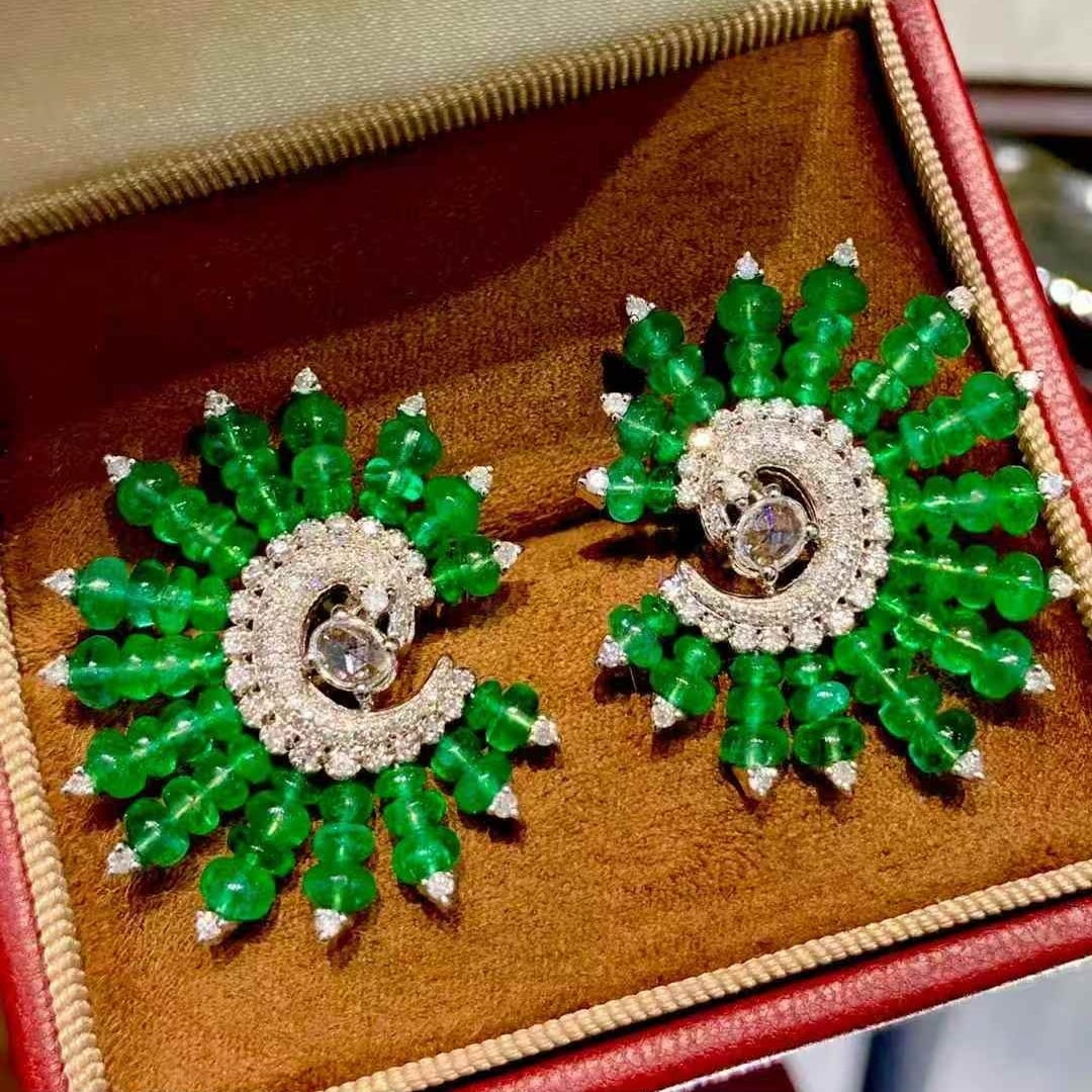14k Gold 22.65 Ct Natural Emerald & Diamond Earrings: Ref:231111156 // gold content:14k gold // main gemstone:emerald // shape:bead // carat weight:22. 65ct // color:green // treatment:natural // // adjacent gemstone 2 : diamond // shape:round //