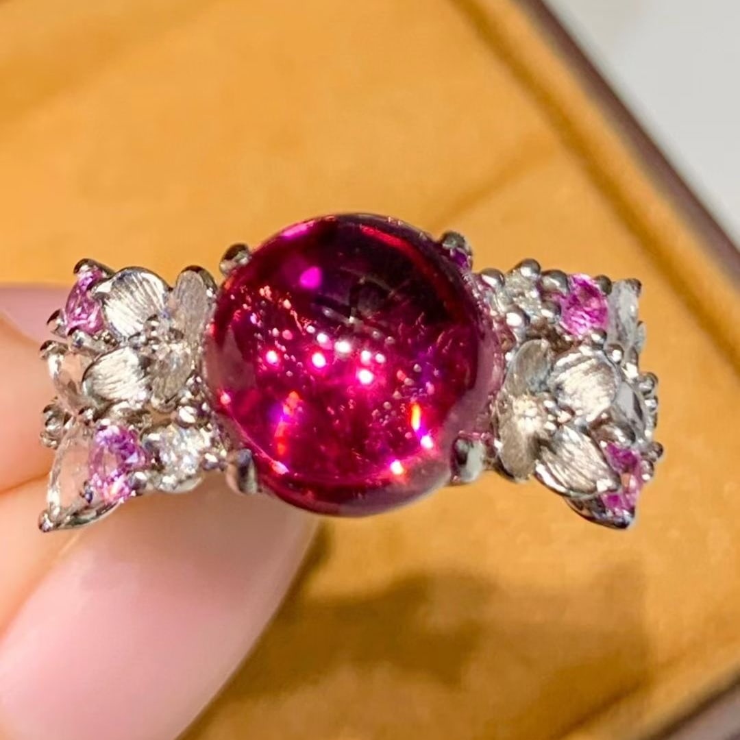 14k Gold 4.65 Ct Natural Tourmaline & Diamond Ring: Ref:231111176 // gold content:14k gold // ring size:7. 25us // // main gemstone:tourmaline // shape:round // carat weight:4. 65ct // color:red // treatment:natural // cut grade:g // // adjacent