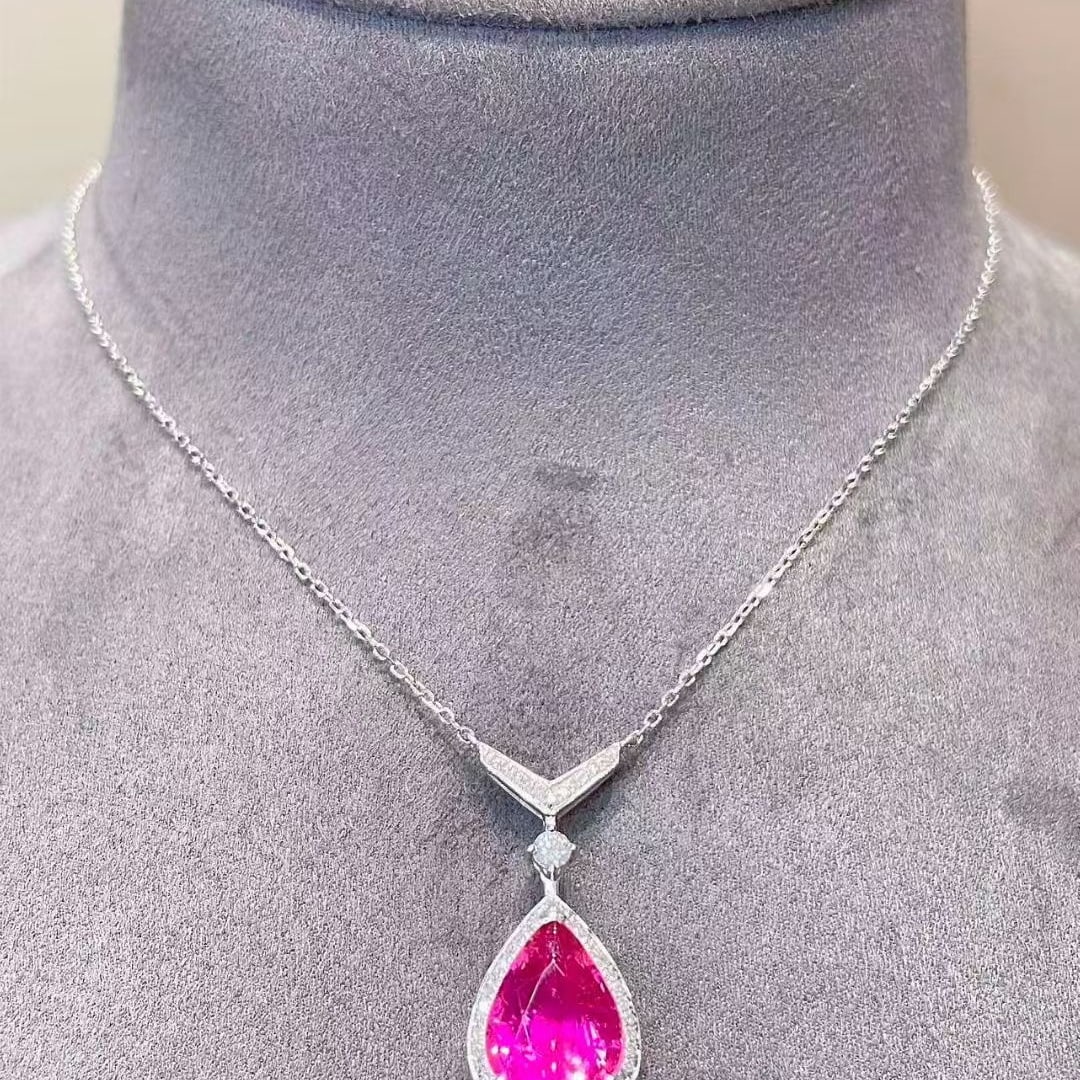 14k Gold 3 Ct Natural Tourmaline & Diamond Necklace: Ref:231111180 // gold content:14k gold // main gemstone:tourmaline // shape:pear // carat weight:3ct // color:red // treatment:natural // // adjacent gemstone 2 : diamond // shape:round // clarity