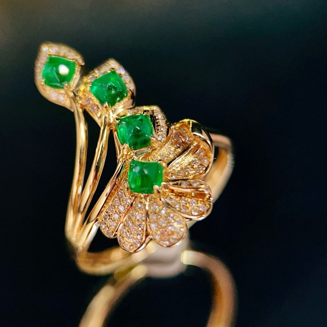 14k Gold 0.76 Ct Vivid Green Natural Emerald & Diamond Ring - 4
