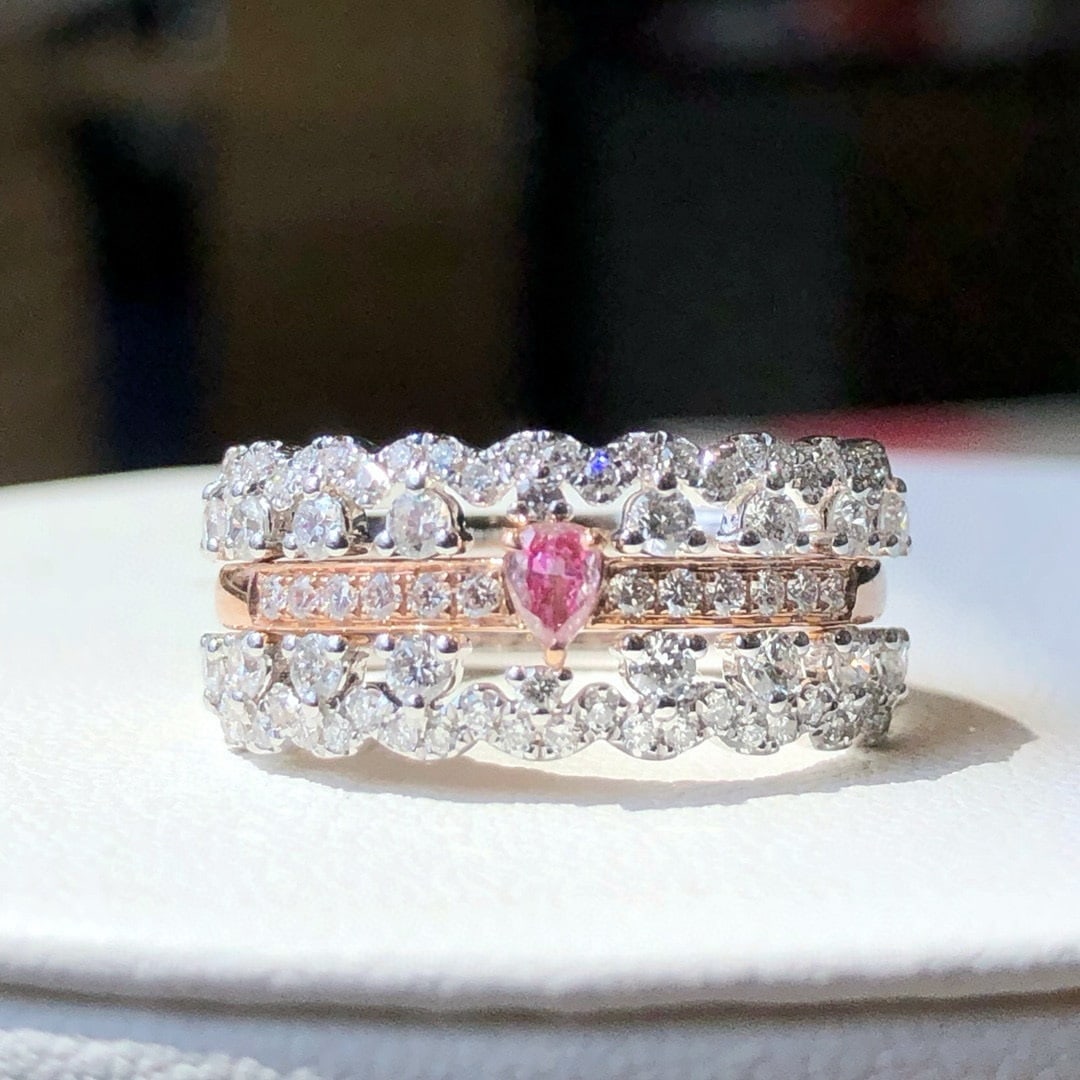 14k Gold 0.83 Ctw Natural Pink Diamond & Diamond Ring: Ref:231111213 // gold content:14k gold // ring size:7. 25us // // main gemstone:pink diamond // shape:pear // carat weight:0. 06ct // color:pink // treatment:natural // // adjacent gemstone 2 :