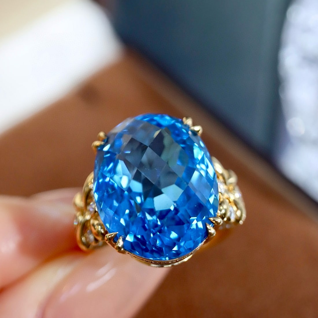 14k Gold 20.38 Ctw Natural Topaz & Diamond Ring - 4