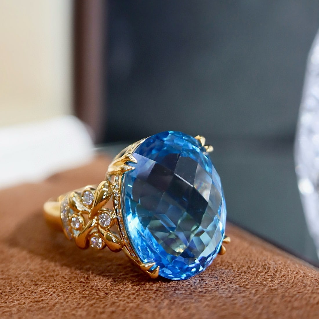 14k Gold 20.38 Ctw Natural Topaz & Diamond Ring - 6