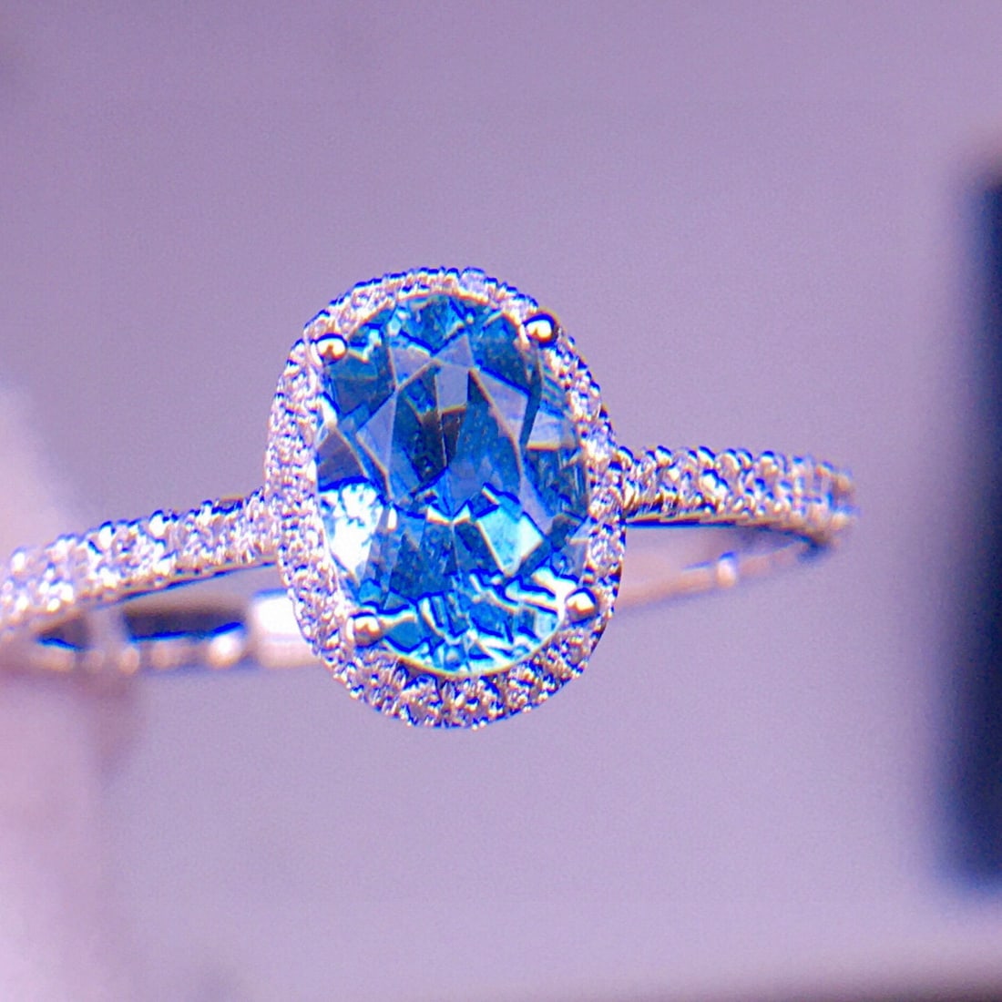 14k Gold 1.1 Ct Natural Aquamarine & Diamond Ring: Ref:231111227 // gold content:14k gold // ring size:7. 25us // // main gemstone:aquamarine // shape:oval // carat weight:1. 1ct // color:santa maria color // treatment:natural // // adjacent gemstone