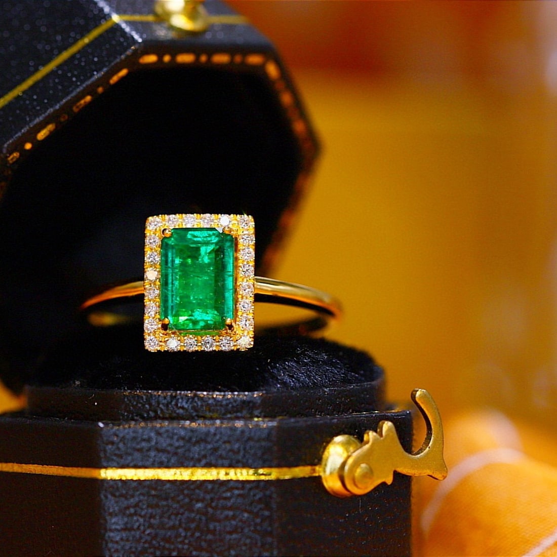 14k Gold 1.12 Ctw Vivid Green Natural Emerald & Diamond Ring: Ref:231111243 // gold content:14k gold // ring size:7. 25us // // main gemstone:emerald // shape:octagonal // carat weight:1. 0ct // color:vivid green // treatment:natural // // adjacent gemstone 2 :