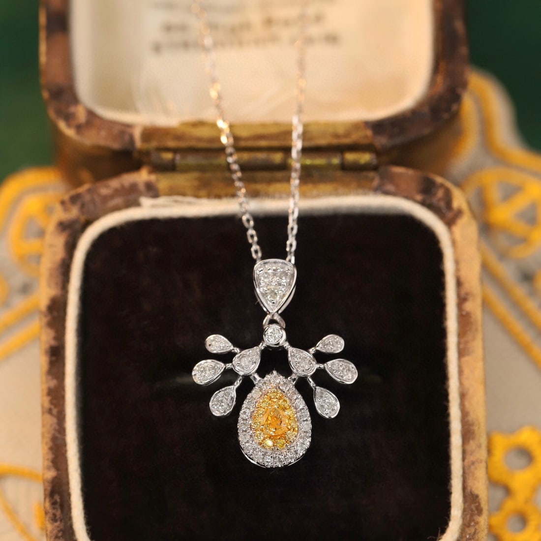 14k Gold 0.35 Ctw Natural Yellow Diamond & Diamond Necklace: Ref:231111252 // gold content:14k gold // main gemstone:yellow diamond // shape:pear // carat weight:0. 07ct // color:yellow // treatment:natural // // adjacent gemstone 2 : diamond // shape:round //