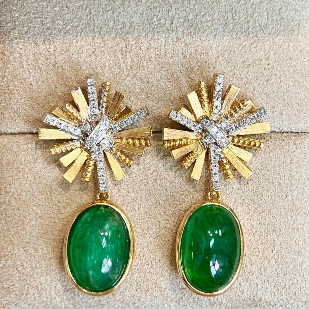 14k Gold 4.87 Ctw Natural Emerald & Diamond Earrings: Ref:231112046 // gold content:14k gold // main gemstone:emerald // shape:oval // carat weight:4. 68ct // color:green // treatment:natural // // adjacent gemstone 2 : diamond // shape:round // carat