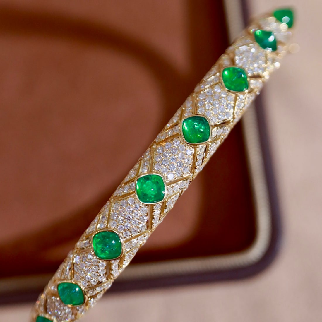 14k Gold 4.33 Ctw Vivid Green Natural Emerald & Diamond Bangle: Ref:231112048 // gold content:14k gold // main gemstone:emerald // shape:sugar-loaf // carat weight:2. 21ct // color:vivid green // treatment:natural // // adjacent gemstone 2 : diamond // shape:round