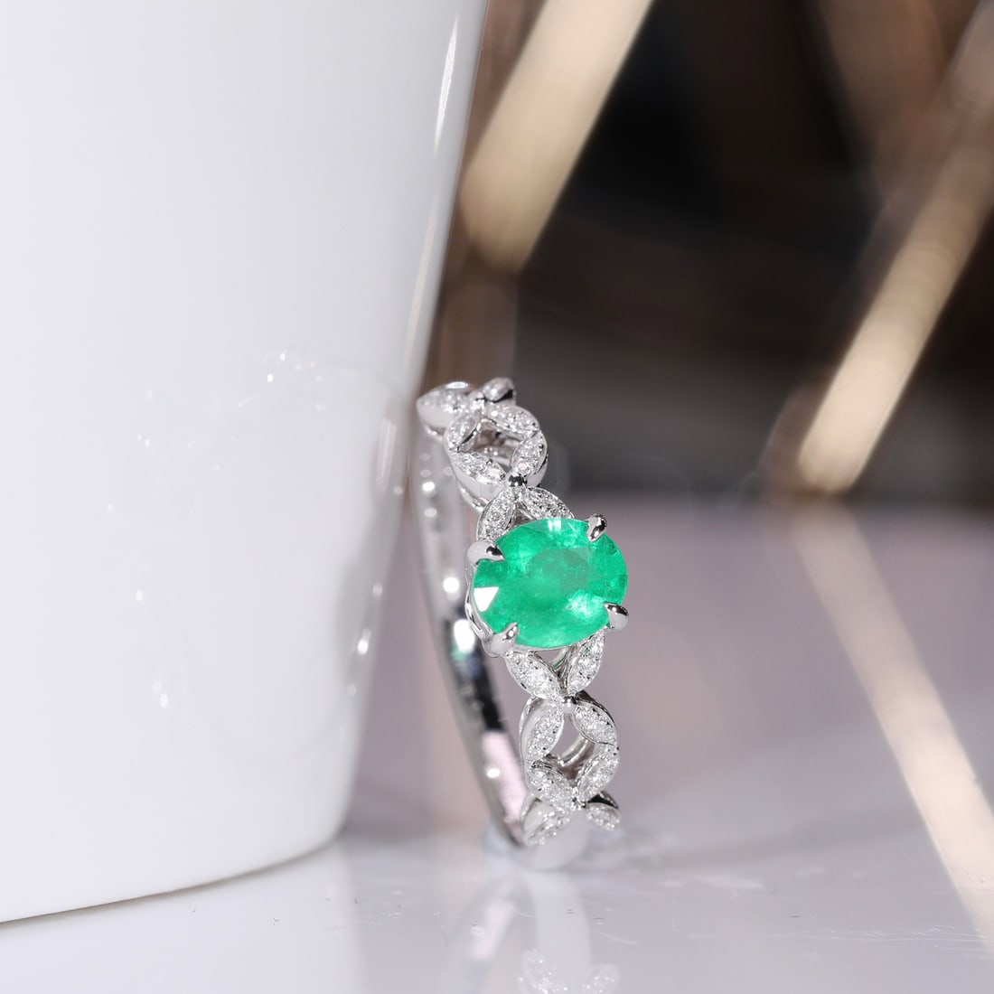 14k Gold 0.56 Ct Natural Emerald & Diamond Ring: Ref:231112066 // gold content:14k gold // ring size:7. 25us // // main gemstone:emerald // shape:oval // carat weight:0. 56ct // color:green // treatment:natural // // adjacent gemstone 2 : diamond
