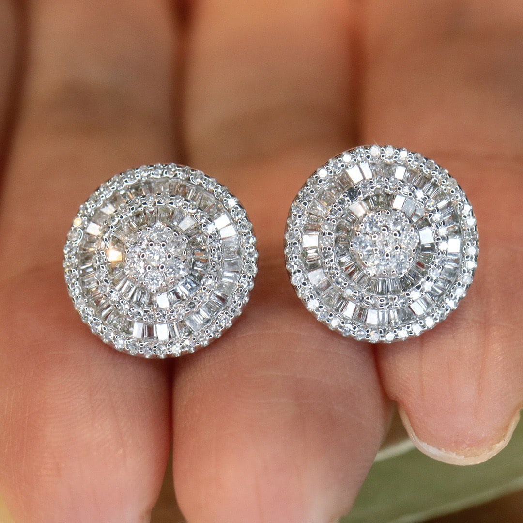 14k Gold 1.1 Ct Natural H Diamond Earrings: Ref:231112067 // gold content:14k gold // main gemstone:diamond // shape:multiple // carat weight:1. 1ct // clarity grade:vs-si // color:h // treatment:natural // Condition: New Low Estimate: 4000