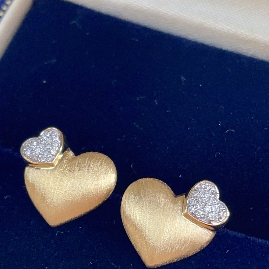 14k Gold 0.15 Ct Natural H Diamond Earrings: Ref:231112068 // gold content:14k gold // main gemstone:diamond // shape:round // carat weight:0. 15ct // clarity grade:vs-si // color:h // treatment:natural // cut grade:g // Low Estimate: 2600 High