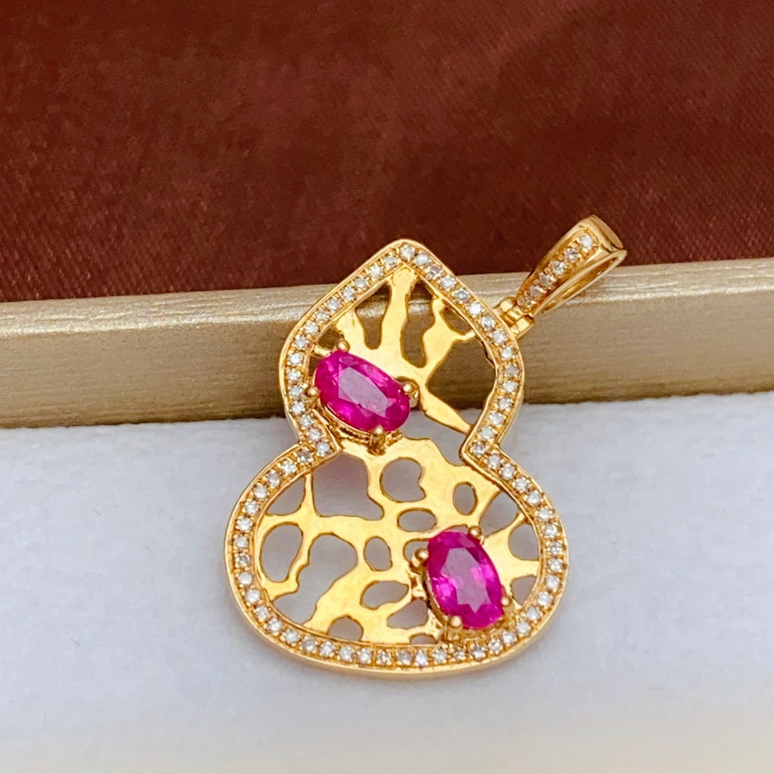 14k Gold 1.00 Ct Natural Ruby & Diamond Pendant( Without Chain ): Ref:231112080 // gold content:14k gold // main gemstone:ruby // shape:oval // carat weight:1. 00ct // color:red // treatment:natural // // adjacent gemstone 2 : diamond // number of stones:75 //