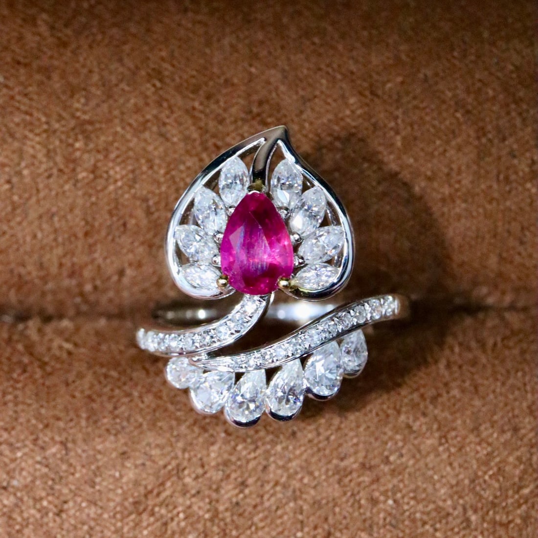 14k Gold 1.00 Ctw Natural Ruby & Diamond Ring: Ref:231112082 // gold content:14k gold // ring size:7. 25us // // main gemstone:ruby // shape:pear // carat weight:0. 87ct // color:red // treatment:natural // // adjacent gemstone 2 : diamond //