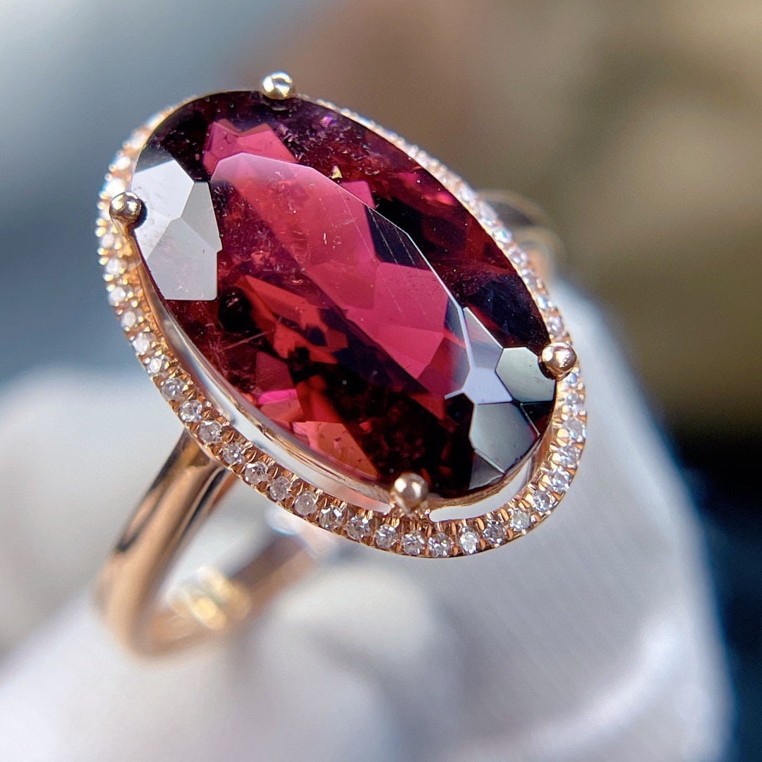 14k Gold 4.6 Ct Natural Tourmaline & Diamond Ring: Ref:231112105 // gold content:14k gold // ring size:7. 25us // // main gemstone:tourmaline // shape:oval // carat weight:4. 6ct // color:red // treatment:natural // // adjacent gemstone 2 : diamond //