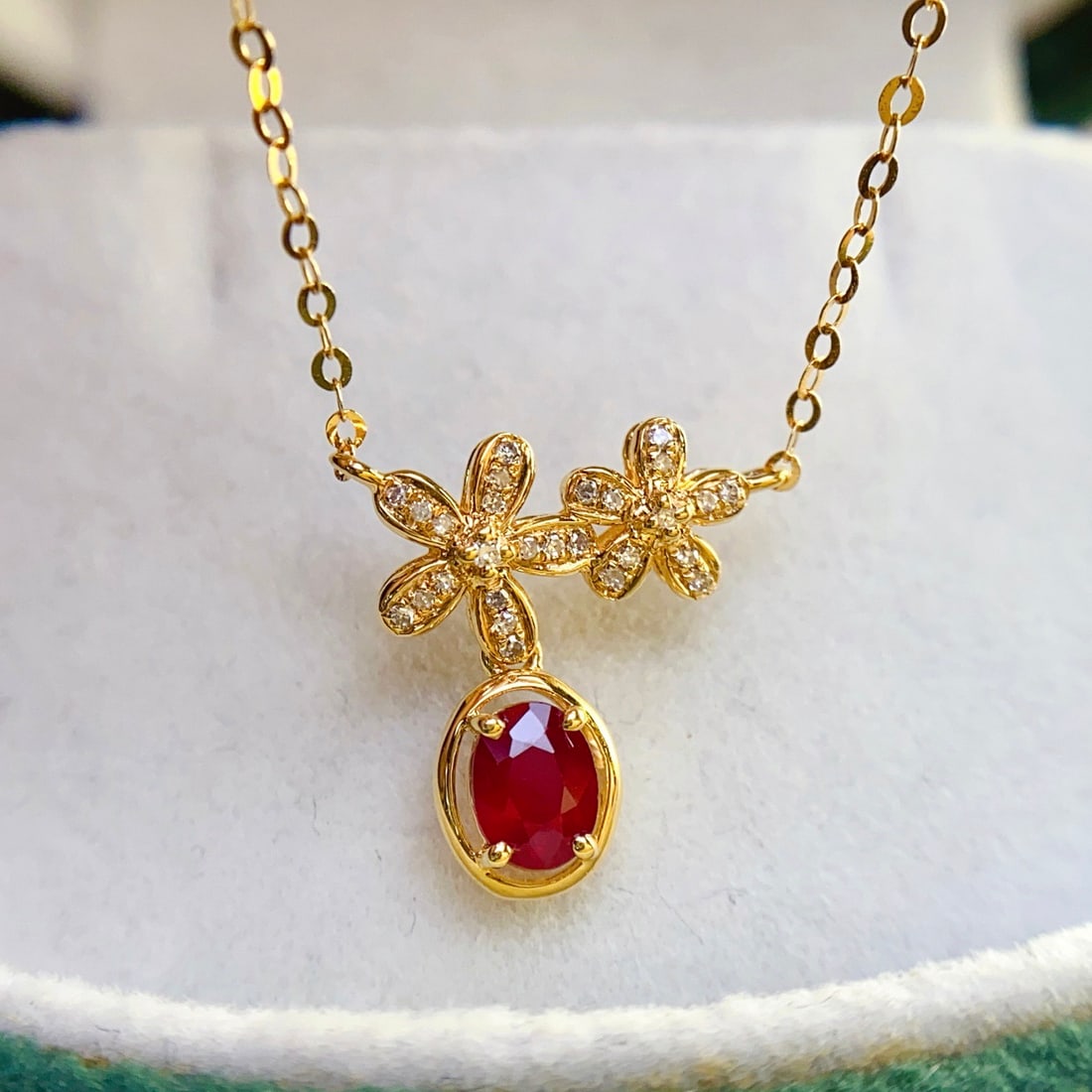 14k Gold 0.63 Ct Natural Ruby & Diamond Necklace: Ref:231112108 // gold content:14k gold // main gemstone:ruby // shape:oval // carat weight:0. 63ct // color:red // treatment:natural // // adjacent gemstone 2 : diamond // number of stones:27 //
