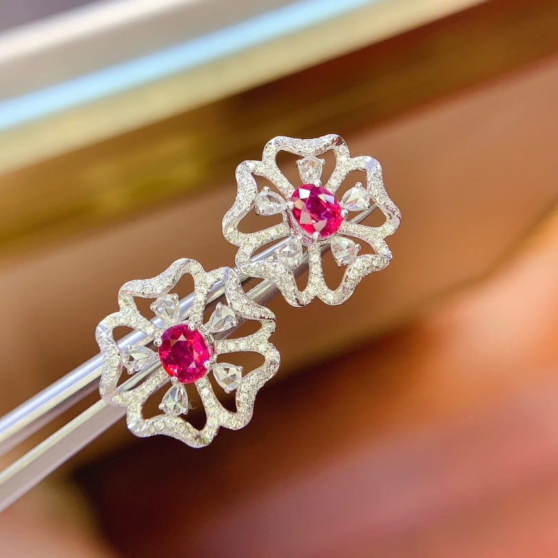 14k Gold 1.85 Ctw Natural Ruby & Diamond Earrings: Ref:231112119 // gold content:14k gold // main gemstone:ruby // shape:oval // carat weight:1. 05ct // color:red // treatment:natural // // adjacent gemstone 2 : diamond // shape:multiple // carat