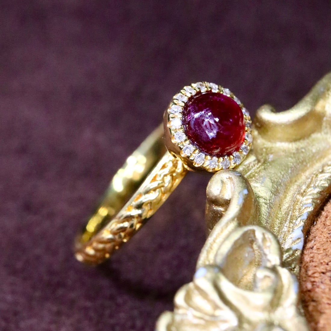 14k Gold 1.09 Ctw Natural Ruby & Diamond Ring: Ref:231112136 // gold content:14k gold // ring size:7. 25us // // main gemstone:ruby // shape:round // carat weight:1. 02ct // color:red // treatment:natural // cut grade:g // // adjacent gemstone 2
