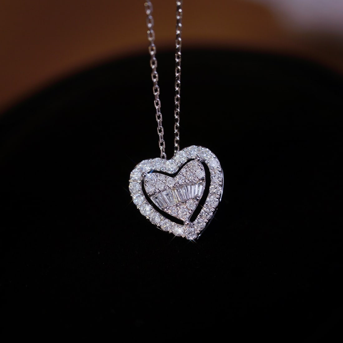 14k Gold 0.35 Ct Natural H Diamond Necklace: Ref:231112137 // gold content:14k gold // main gemstone:diamond // shape:multiple // carat weight:0. 35ct // clarity grade:vs-si // color:h // treatment:natural // Low Estimate: 1500 Condition: New