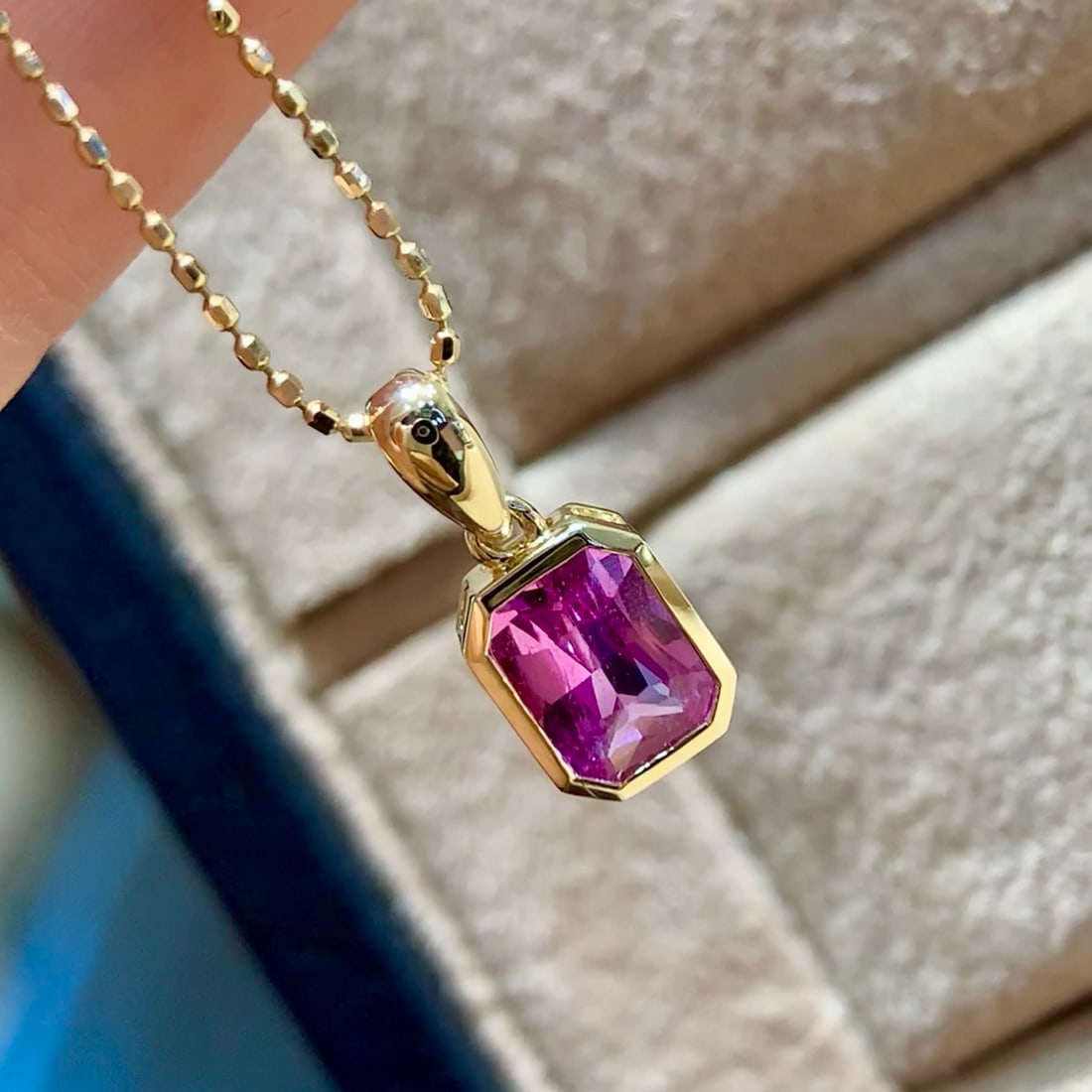 14k Gold 0.70 Ct Natural Sapphire Pendant( Without Chain ): Ref:231112147 // gold content:14k gold // main gemstone:sapphire // shape:octagonal // carat weight:0. 70ct // color:pink // treatment:natural // High Estimate: 4300 Condition: New Low Estimate: 2900