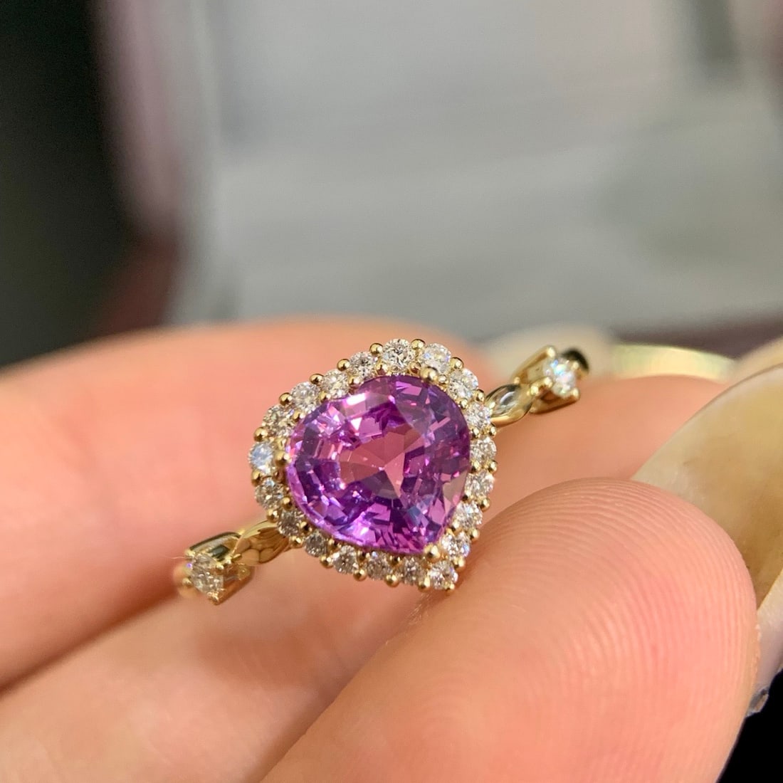 14k Gold 1.39 Ctw Natural Sapphire & Diamond Ring: Ref:231112151 // gold content:14k gold // ring size:7. 25us // // main gemstone:sapphire // shape:heart // carat weight:1. 22ct // color:pinkish purple // treatment:natural // // adjacent gemstone 2 :