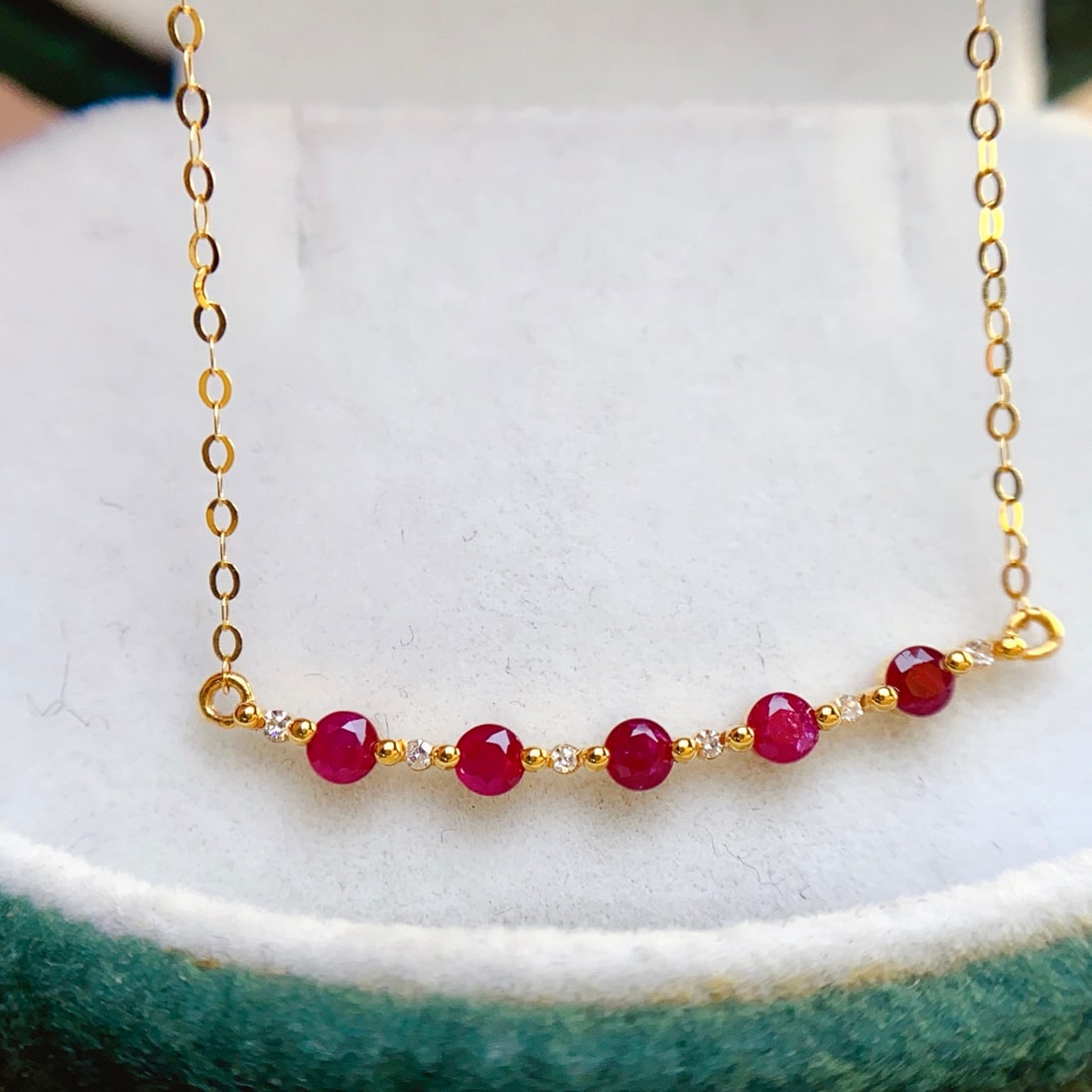 14k Gold 0.80 Ct Natural Ruby & Diamond Necklace: Ref:231112156 // gold content:14k gold // main gemstone:ruby // shape:round // carat weight:0. 80ct // color:red // treatment:natural // cut grade:g // // adjacent gemstone 2 : diamond // number of