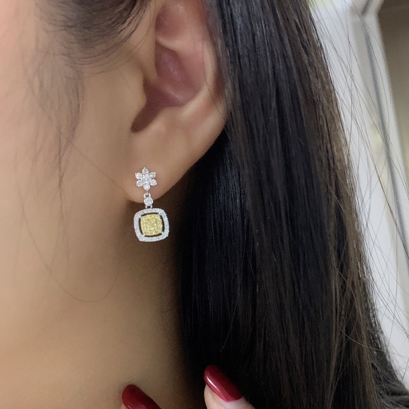 14k Gold 0.90 Ct Natural Color Diamond Earrings - 2