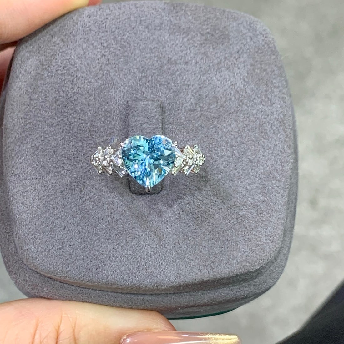 14k Gold 2.75 Ctw Natural Aquamarine & Diamond Ring: Ref:231112166 // gold content:14k gold // ring size:7. 25us // // main gemstone:aquamarine // shape:heart // carat weight:2. 38ct // color:santa maria color // treatment:natural // // adjacent gemston