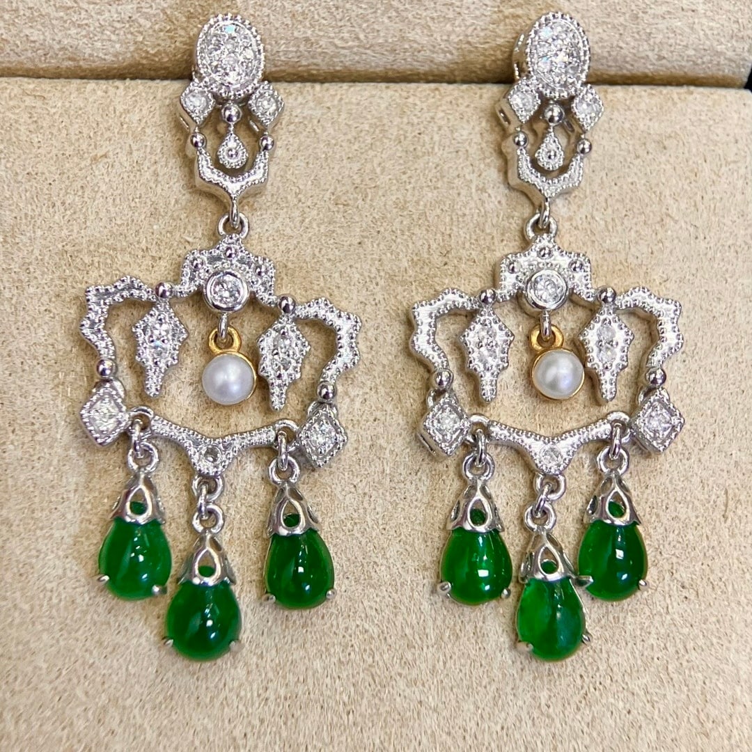 14k Gold 2.59 Ctw Vivid Green Natural Emerald & Diamond Earrings: Ref:231112184 // gold content:14k gold // main gemstone:emerald // shape:pear // carat weight:2. 35ct // color:vivid green // treatment:natural // // adjacent gemstone 2 : diamond // shape:round //