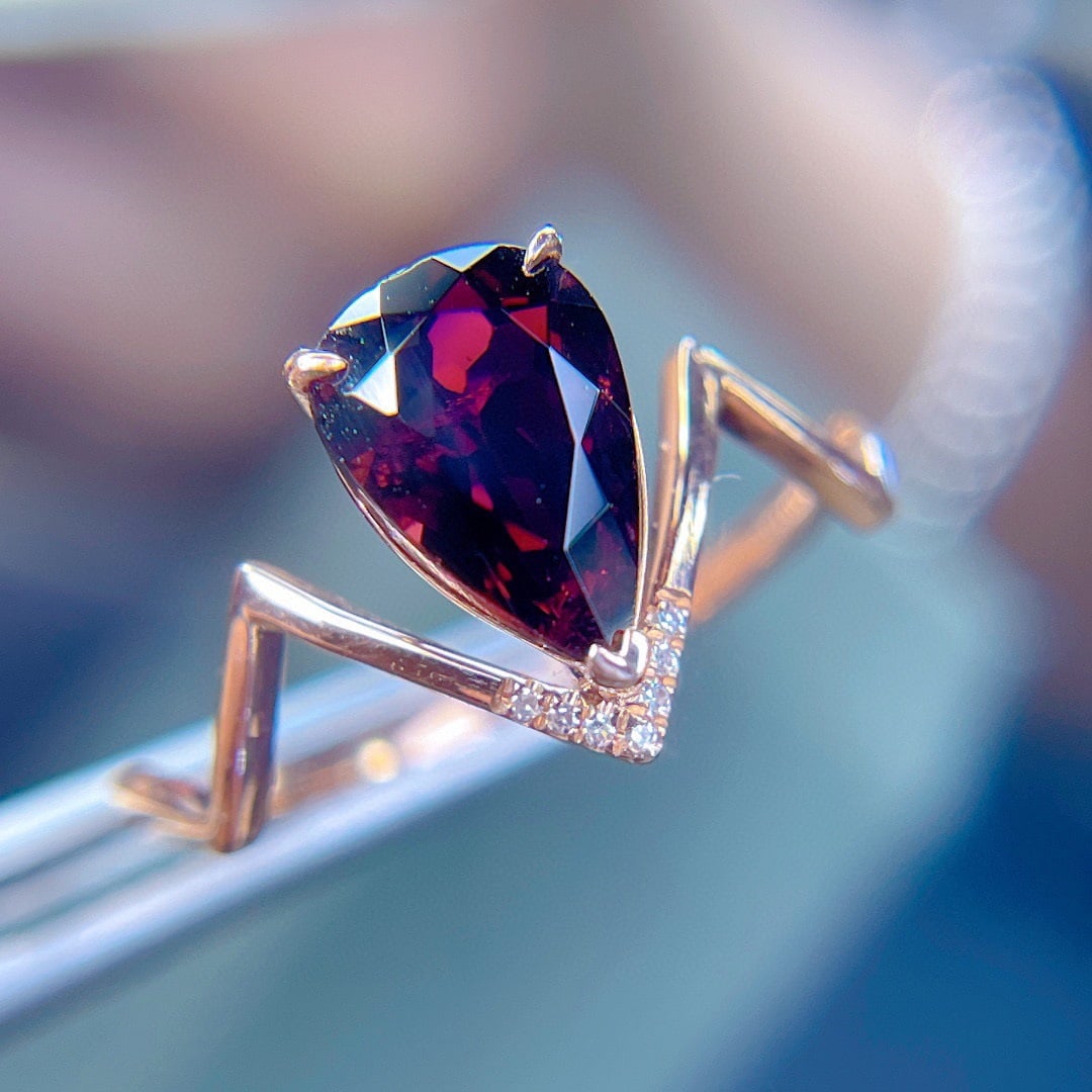 14k Gold 1.6 Ct Natural Tourmaline & Diamond Ring: Ref:231112187 // gold content:14k gold // ring size:7. 25us // // main gemstone:tourmaline // shape:pear // carat weight:1. 6ct // color:red // treatment:natural // // adjacent gemstone 2 : diamond
