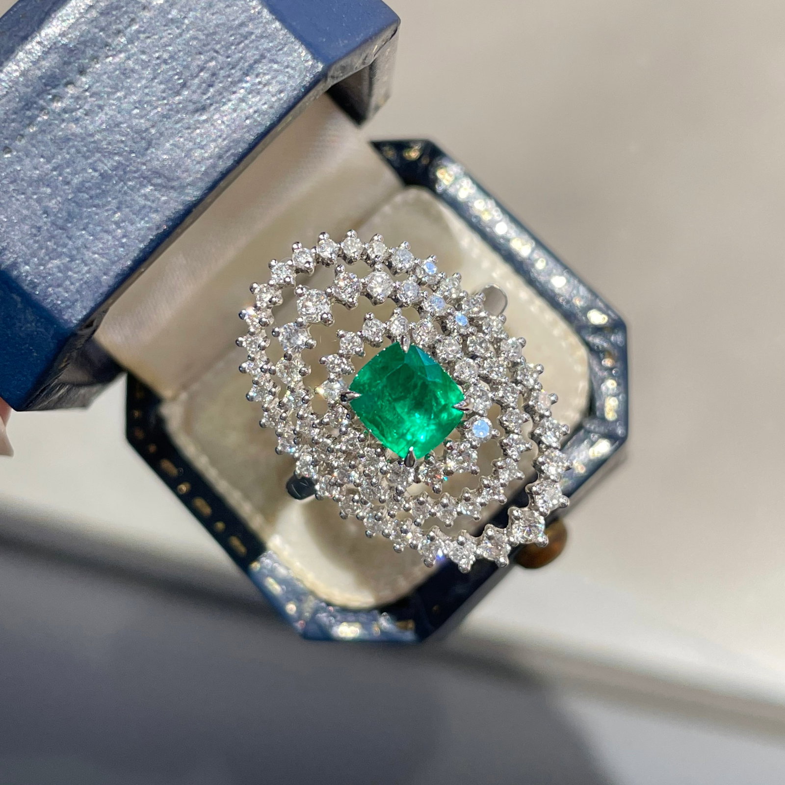 14k Gold 2.22 Ctw Vivid Green Natural Emerald & Diamond Ring - 3