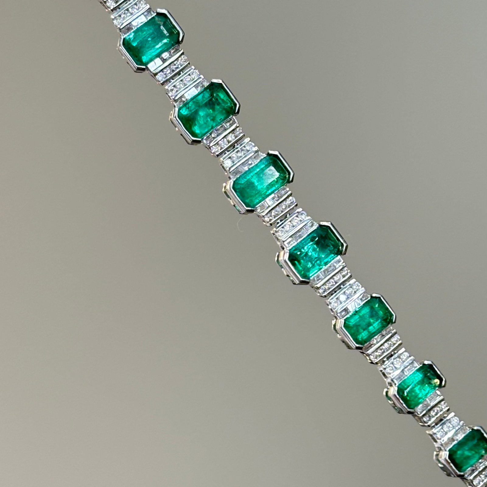 14k Gold 4.1 Ct Natural Emerald & Diamond Bracelet - 8