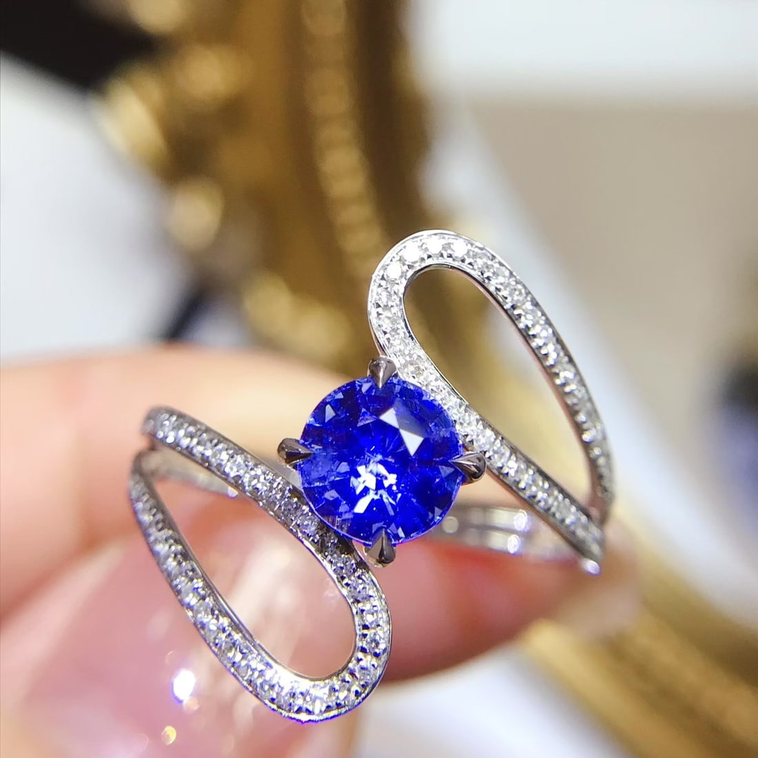14k Gold 1.15 Ctw Vivid Blue Natural Sapphire & Diamond Ring - 3