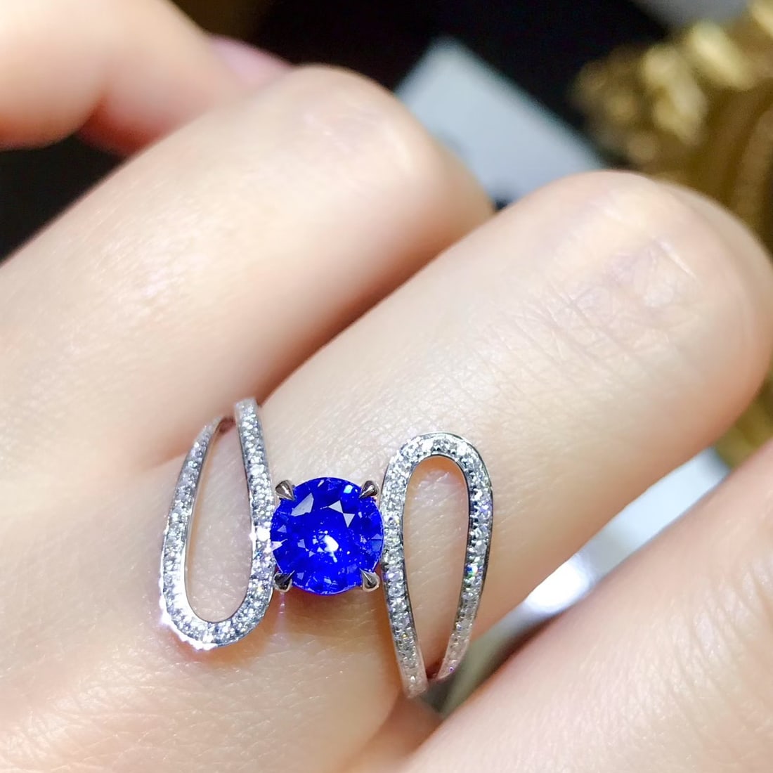 14k Gold 1.15 Ctw Vivid Blue Natural Sapphire & Diamond Ring - 4