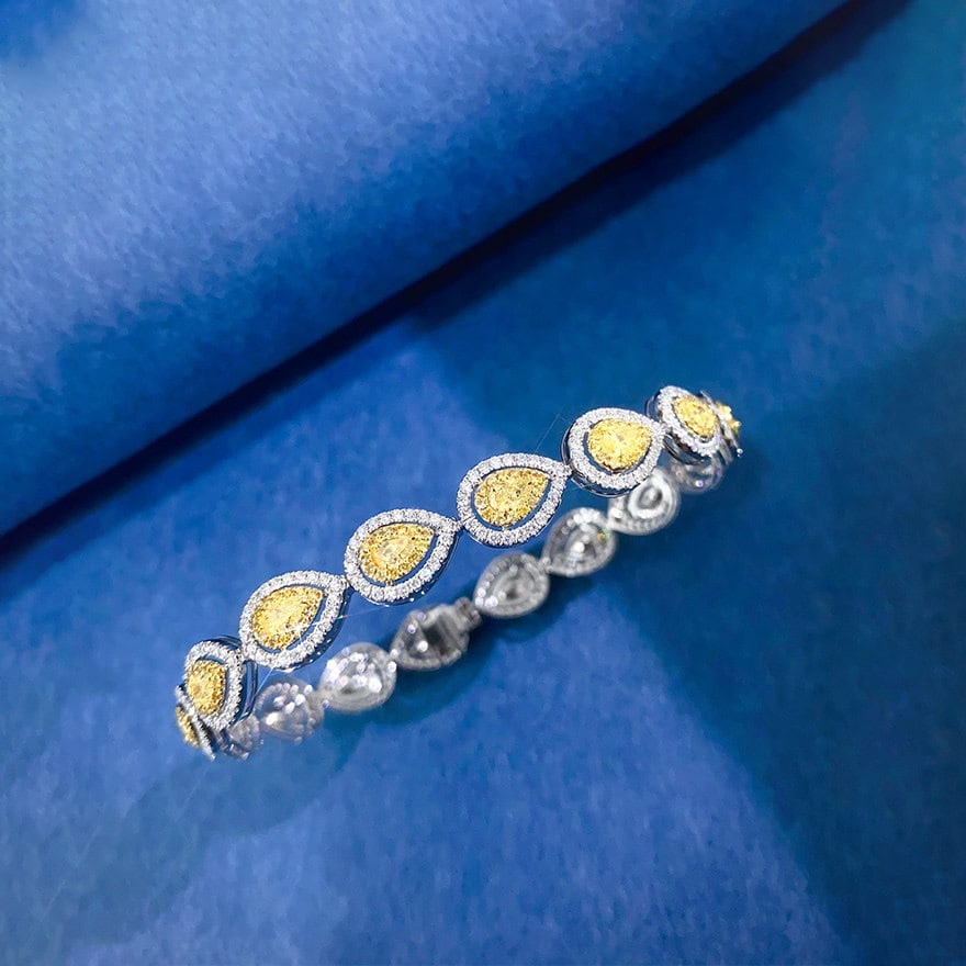 14k Gold 3.70 Ctw Natural Yellow Diamond & Diamond Bracelet: Ref:231112241 // gold content:14k gold // main gemstone:yellow diamond // shape:pear // carat weight:1. 40ct // color:yellow // treatment:natural // // adjacent gemstone 2 : diamond // shape:round // 