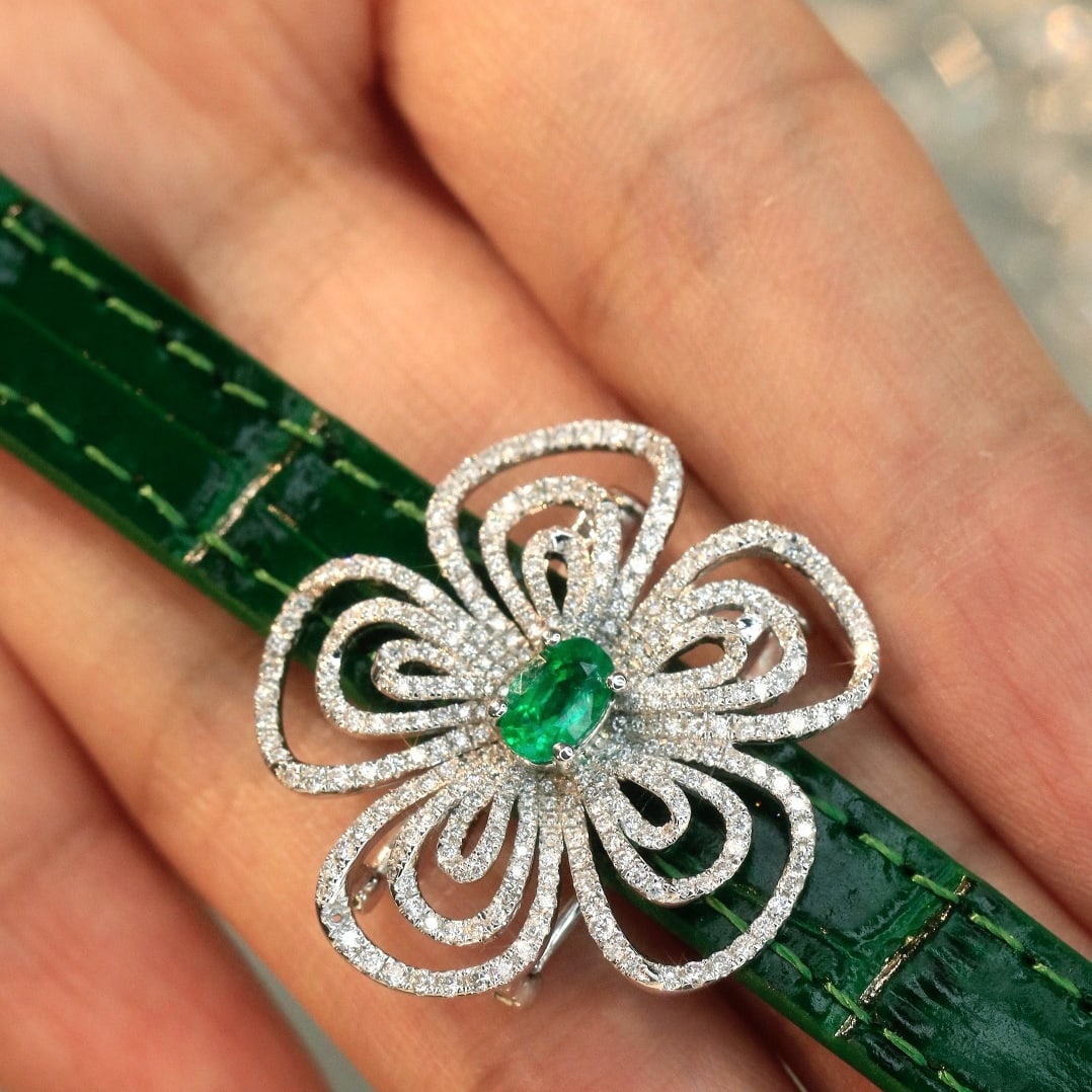 14k Gold 1.24 Ctw Vivid Green Natural Emerald & Diamond Brooch - 3