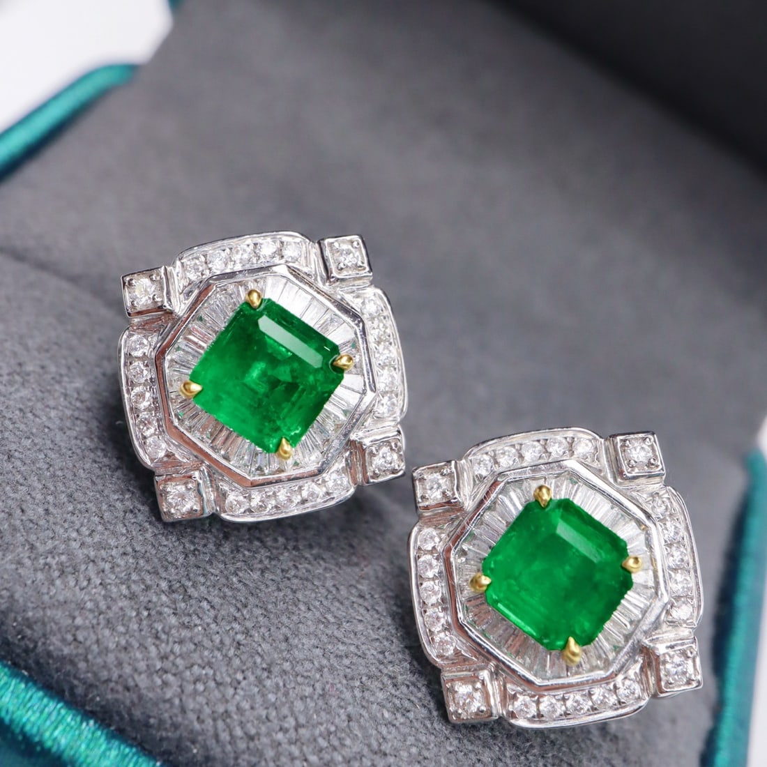 14k Gold 2.27 Ctw Vivid Green Natural Emerald & Diamond Earrings: Ref:231112278 // gold content:14k gold // main gemstone:emerald // shape:octagonal // carat weight:1. 67ct // color:vivid green // treatment:natural // // adjacent gemstone 2 : diamond //