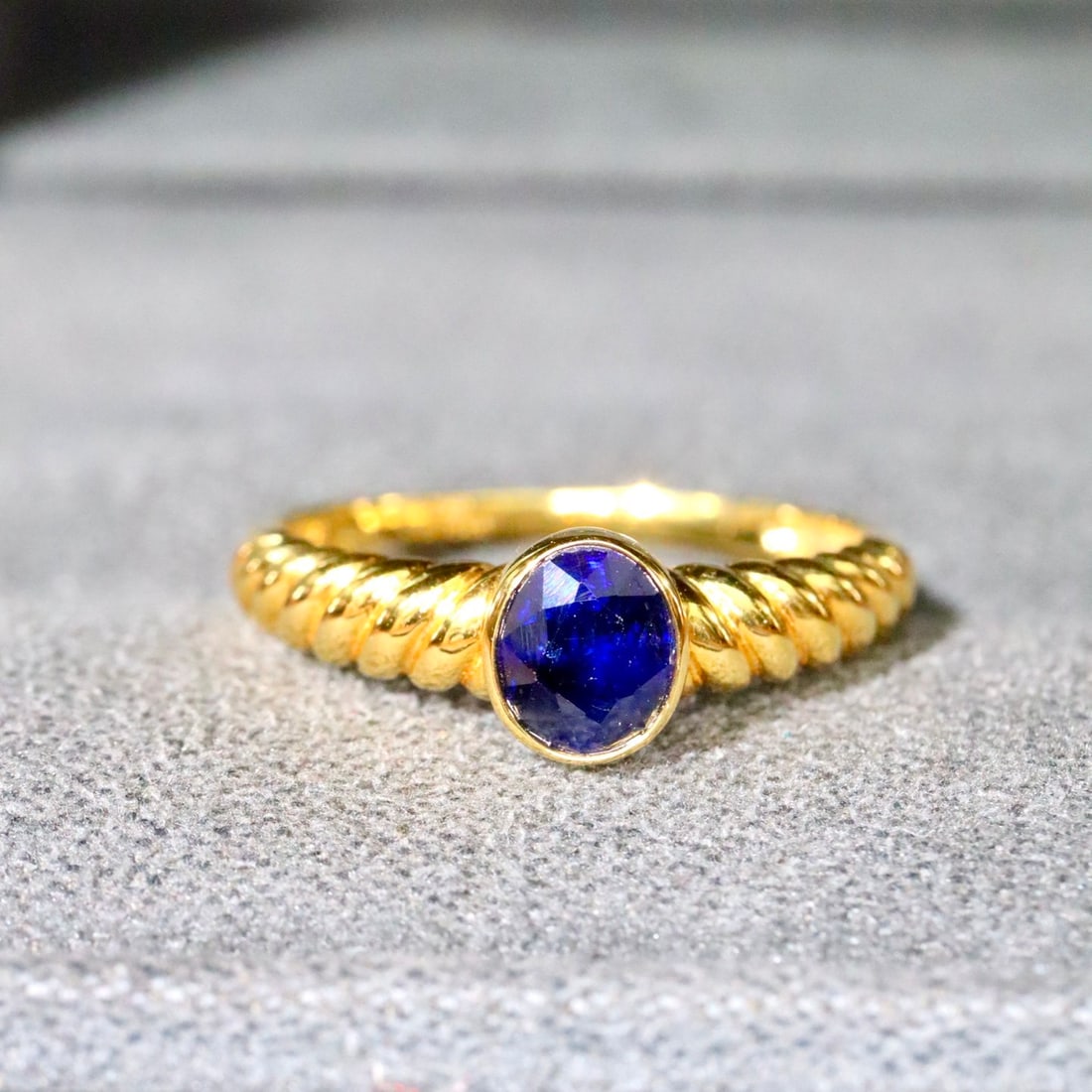 14k Gold 0.70 Ct Natural Sapphire Ring: Ref:231112285 // gold content:14k gold // ring size:7. 25us // // main gemstone:sapphire // shape:oval // carat weight:0. 70ct // color:blue // treatment:natural // Low Estimate: 1400 High Estimate: