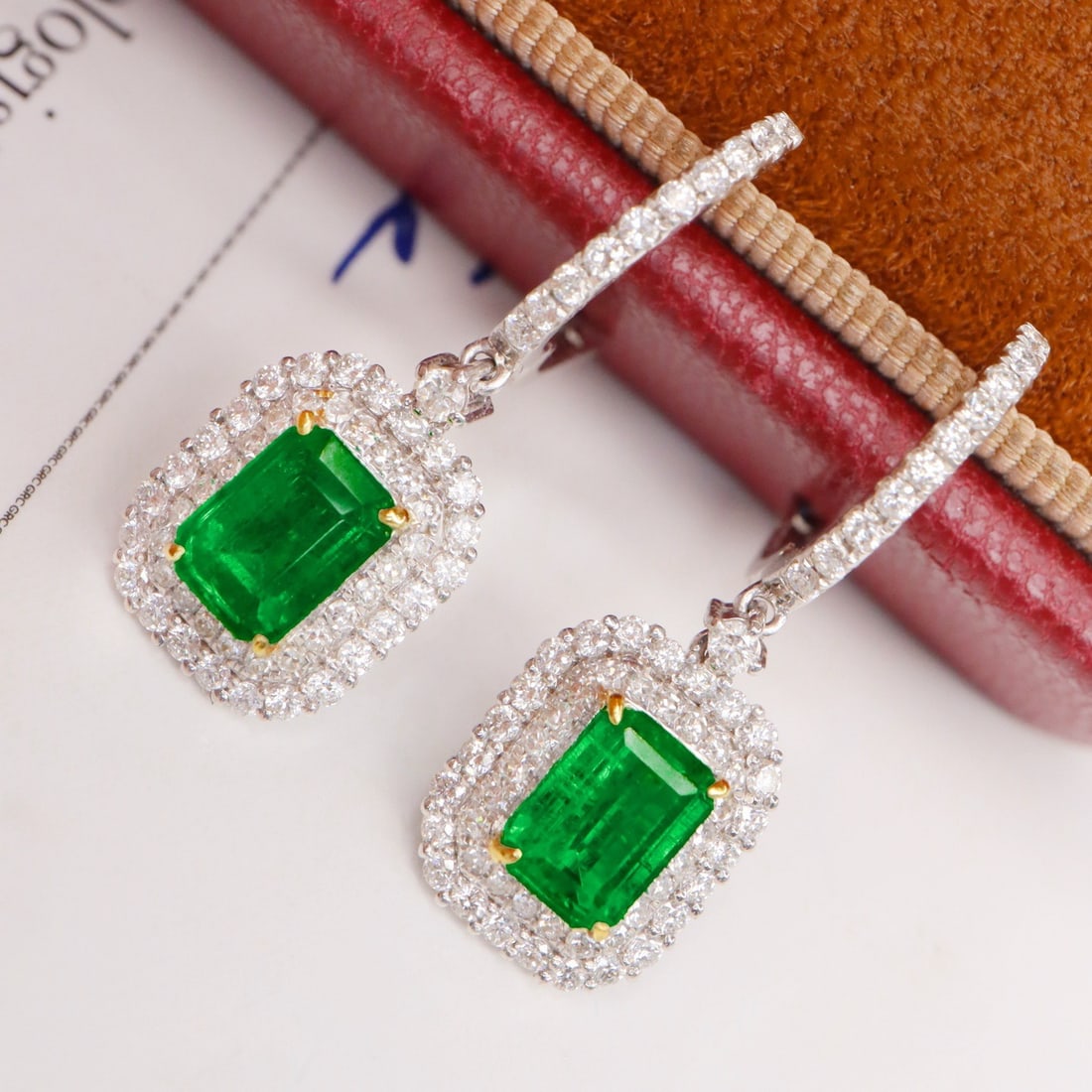 14k Gold 2.38 Ctw Vivid Green Natural Emerald & Diamond Earrings: Ref:231112298 // gold content:14k gold // main gemstone:emerald // shape:octagonal // carat weight:1. 58ct // color:vivid green // treatment:natural // // adjacent gemstone 2 : diamond // shape:round