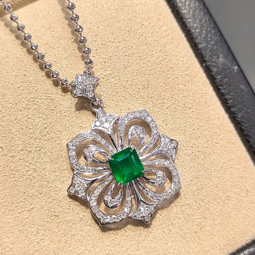 14k Gold 1.33 Ctw Vivid Green Natural Emerald & Diamond Pendant( Without Chain ): Ref:231112311 // gold content:14k gold // main gemstone:emerald // shape:octagonal // carat weight:0. 88ct // color:vivid green // treatment:natural // // adjacent gemstone 2 : diamond // shape:round