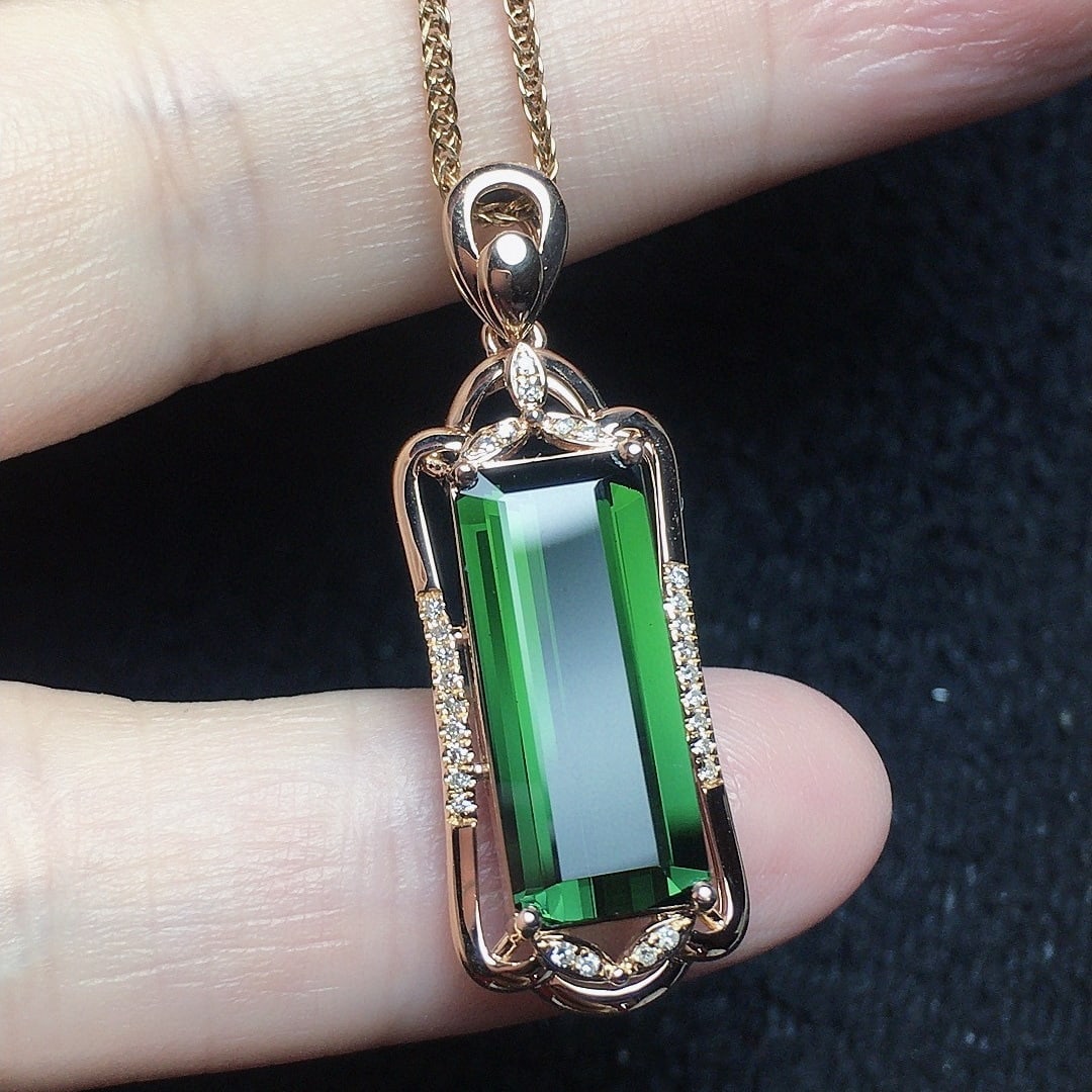 14k Gold 4.0 Ct Natural Tourmaline & Diamond Pendant( Without Chain ): Ref:231112340 // gold content:14k gold // main gemstone:tourmaline // shape:octagonal // carat weight:4. 0ct // color:green // treatment:natural // // adjacent gemstone 2 : diamond // number of
