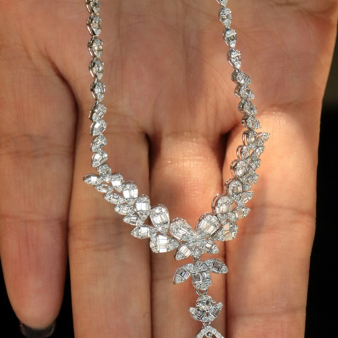 14k Gold 3.4 Ct Natural H Diamond Necklace: Ref:231112347 // gold content:14k gold // main gemstone:diamond // shape:multiple // carat weight:3. 4ct // clarity grade:vs-si // color:h // treatment:natural // Condition: New Low Estimate: 14000 Hi