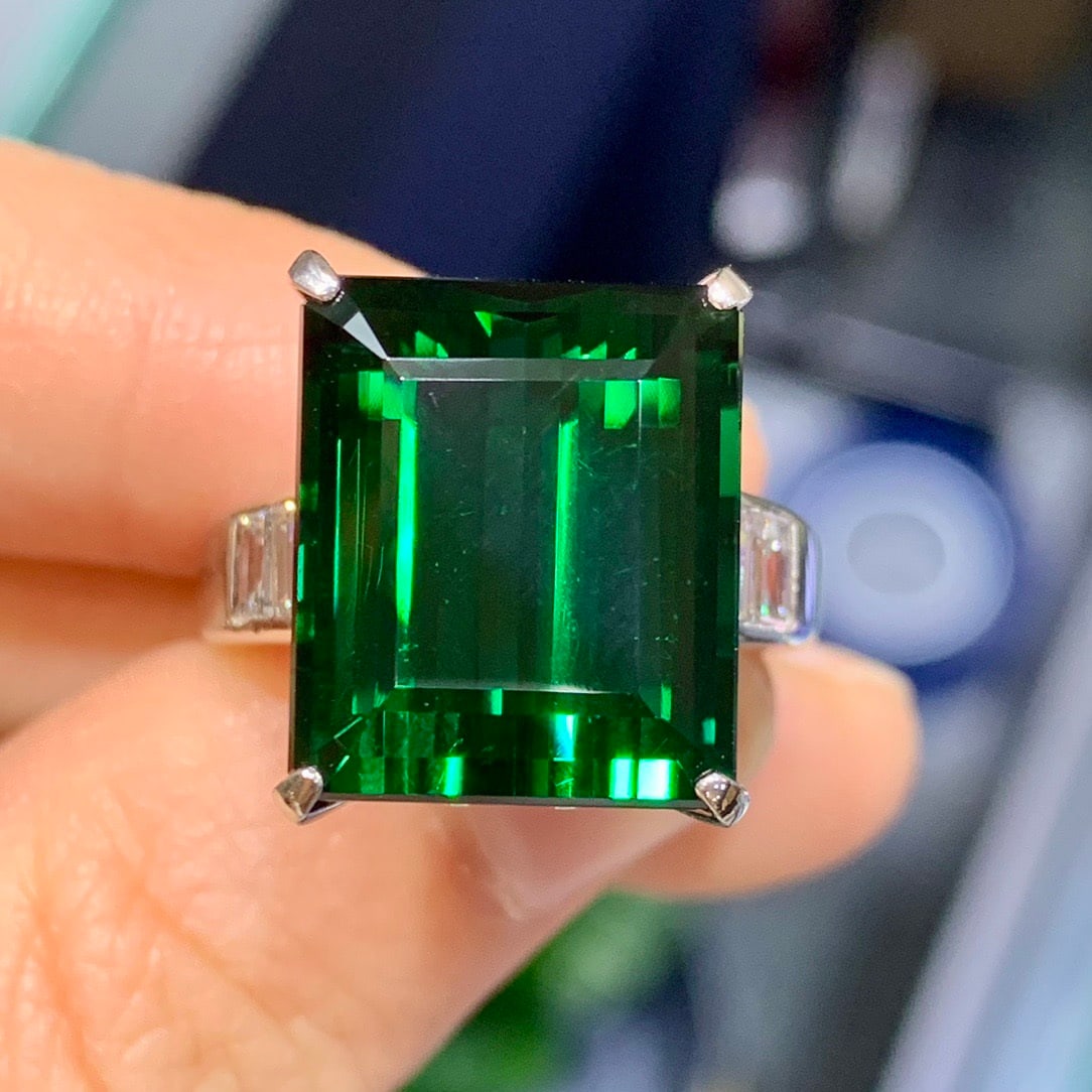 14k Gold 16.29 Ctw Natural Tourmaline & Diamond Ring: Ref:231112363 // gold content:14k gold // ring size:7. 25us // // main gemstone:tourmaline // shape:octagonal // carat weight:15. 47ct // color:green // treatment:natural // // adjacent gemstone 2 :