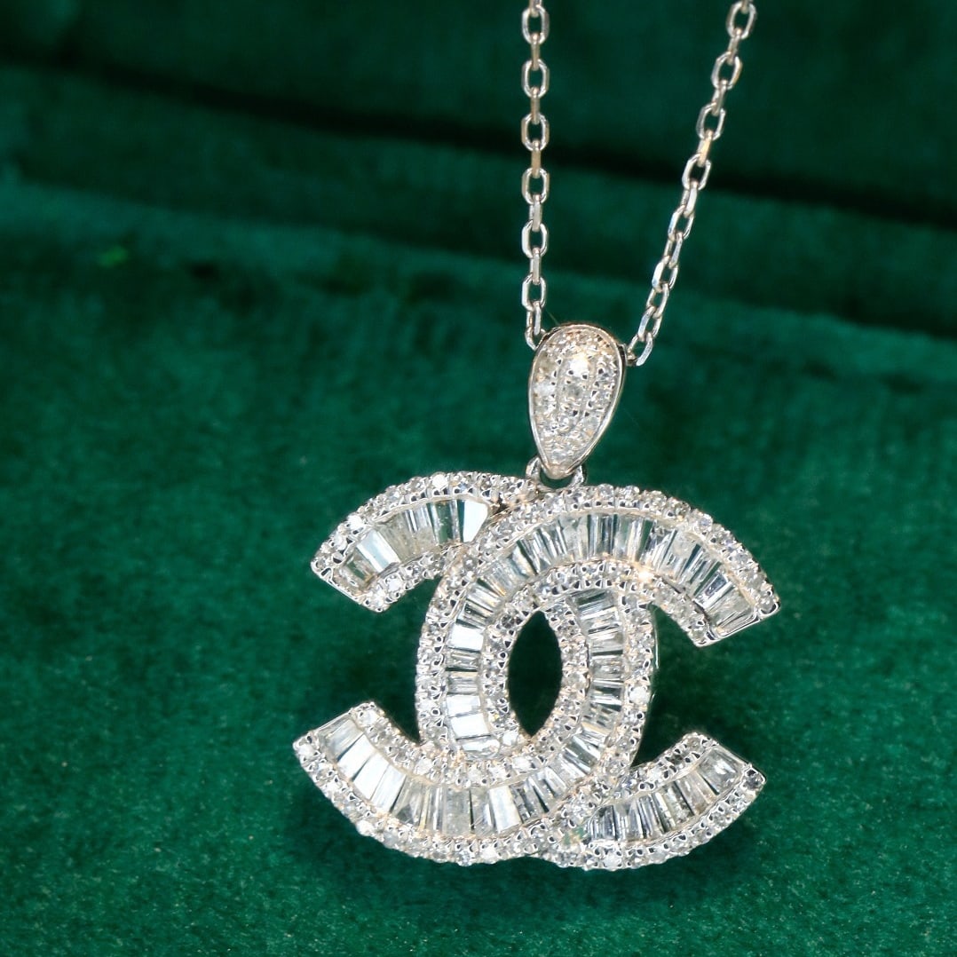 14k Gold 0.6 Ct Natural H Diamond Pendant( Without Chain ): Ref:231112367 // gold content:14k gold // main gemstone:diamond // shape:multiple // carat weight:0. 6ct // clarity grade:vs-si // color:h // treatment:natural // High Estimate: 4300 Condition: New