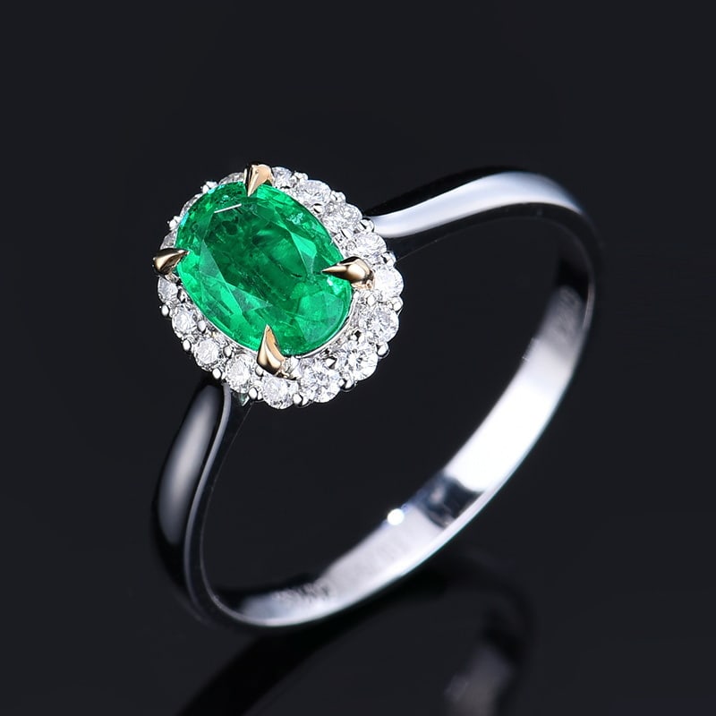 14k Gold 0.92 Ctw Vivid Green Natural Emerald & Diamond Ring: Ref:231112384 // gold content:14k gold // ring size:7. 25us // // main gemstone:emerald // shape:oval // carat weight:0. 76ct // color:vivid green // treatment:natural // // adjacent gemstone 2 : diam