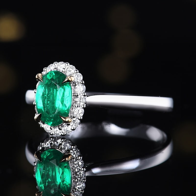 14k Gold 0.92 Ctw Vivid Green Natural Emerald & Diamond Ring - 4