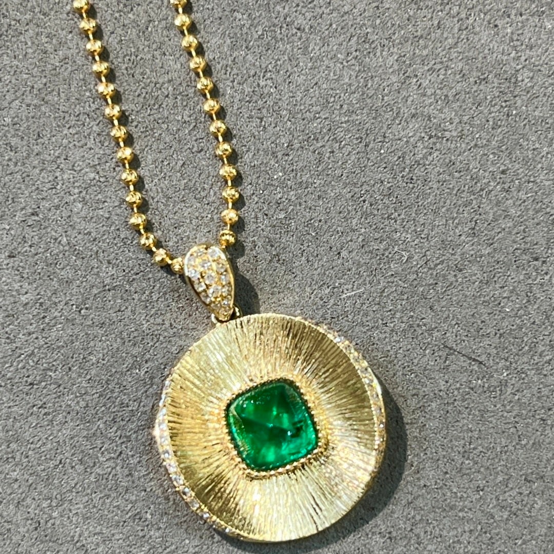 14k Gold 1.71 Ctw Vivid Green Natural Emerald & Diamond Pendant( Without Chain ): Ref:231112397 // gold content:14k gold // main gemstone:emerald // shape:sugar-loaf // carat weight:1. 5ct // color:vivid green // treatment:natural // // adjacent gemstone 2 : diamond // shape:round