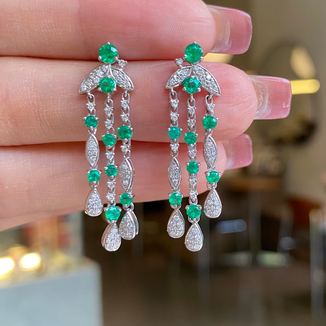 14k Gold 1.72 Ctw Natural Emerald & Diamond Earrings: Ref:231112405 // gold content:14k gold // main gemstone:emerald // shape:round // carat weight:1. 2ct // color:green // treatment:natural // cut grade:g // // adjacent gemstone 2 : diamond //