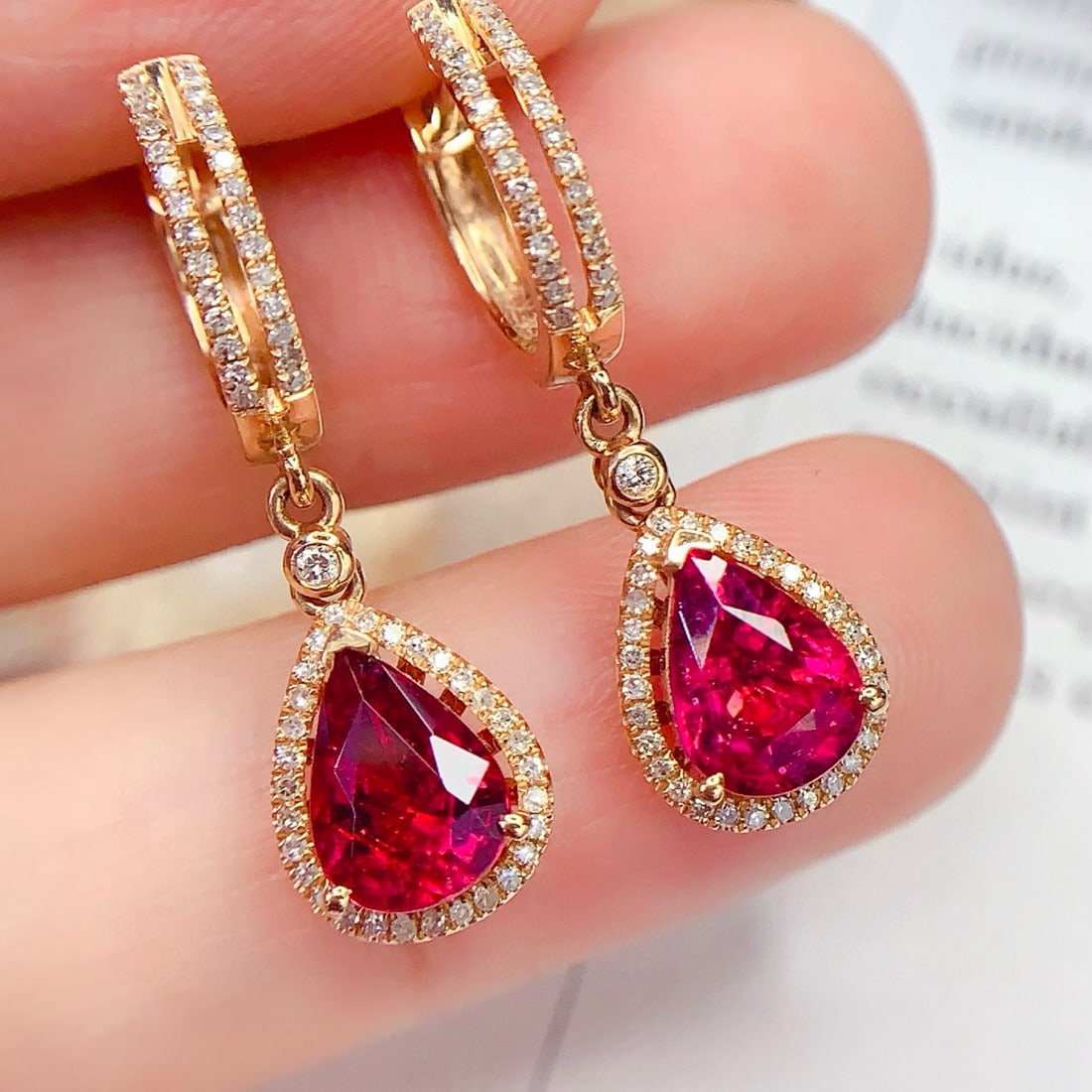 14k Gold 3.5 Ct Natural Tourmaline & Diamond Earrings: Ref:231109053 // gold content:14k gold // main gemstone:tourmaline // shape:pear // carat weight:3. 5ct // color:red // treatment:natural // // adjacent gemstone 2 : diamond // number of stones:118