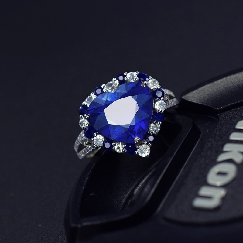 14k Gold 4.31 Ctw Natural Sapphire & Sapphire Ring: Ref:231109062 // gold content:14k gold // ring size:7. 25us // // main gemstone:sapphire // shape:heart // carat weight:3. 70ct // color:blue // treatment:natural // // adjacent gemstone 2 : sapphire