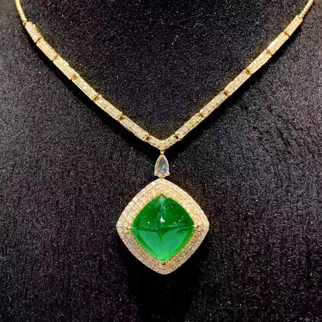 14k Gold 5.6 Ct Vivid Green Natural Emerald & Diamond Necklace: Ref:231109069 // gold content:14k gold // main gemstone:emerald // shape:sugar-loaf // carat weight:5. 6ct // color:vivid green // treatment:natural // // adjacent gemstone 2 : diamond // shape:round 